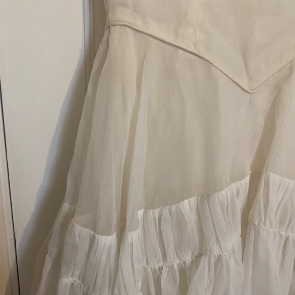 50s Wedding Dress S/XS, Beautiful crinoline skirt and intricate details - Picture 6 of 12